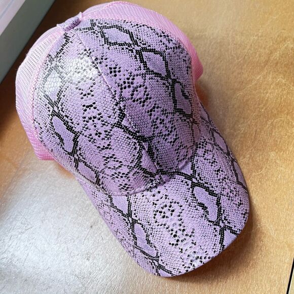 Ladies messy bun pink animal print baseball cap NEW - Picture 1 of 5
